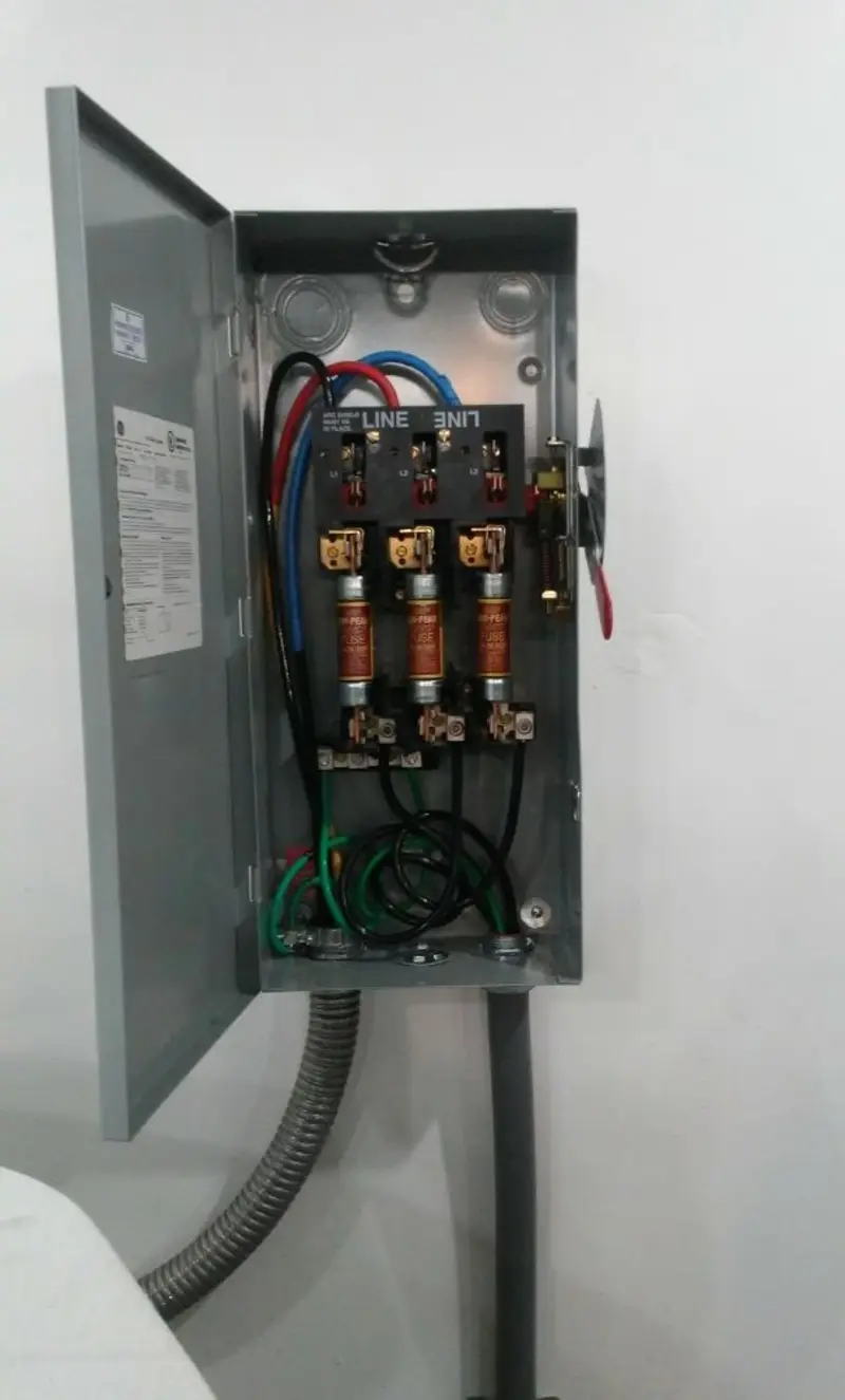 Three-phase disconnect switch installed for Smoke Detector Installation in Lake Darby